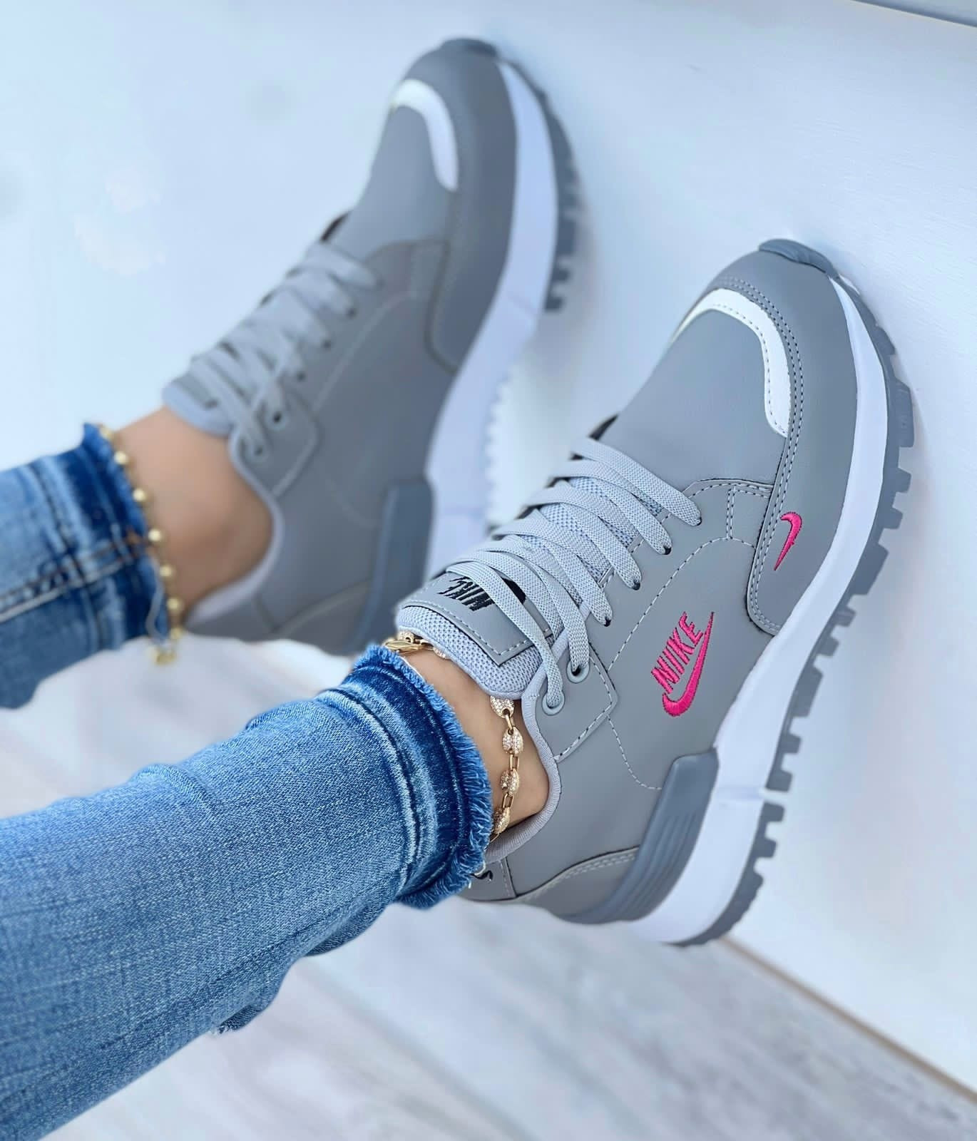 Nike Trebol Gris
